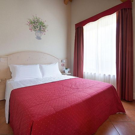 Residence Adamello Resort Ponte Di Legno Chambre photo